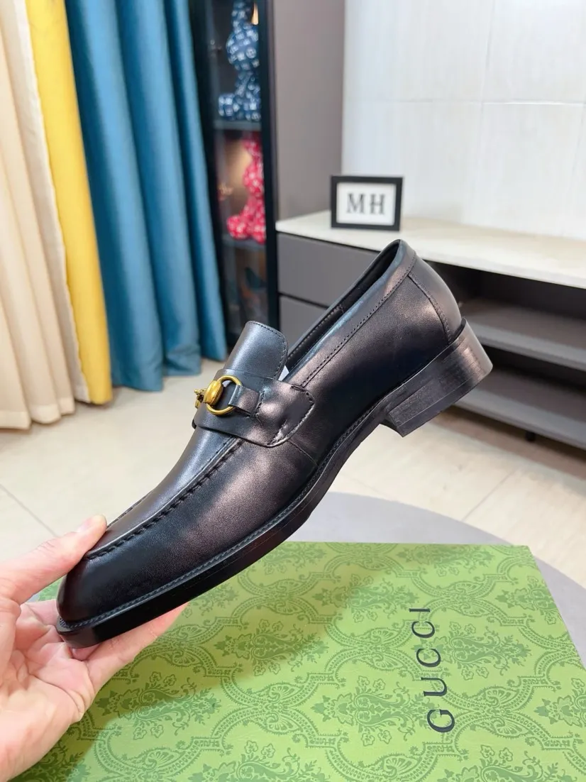 Factory price 500🌹🌹 [GUCCI Gucci] A new style of formal men's leather shoes is coming~ The original quality upper is made of cowhide imported from Italy + soft and delicate leather, comfortable and soft first-layer cowhide lining, rubber wear-resistant outsole, the shoe shape is dignified and domineering, and the luxury charm cannot be concealed! The natural and free nouveau riche leads the trend. Code number: 38-44